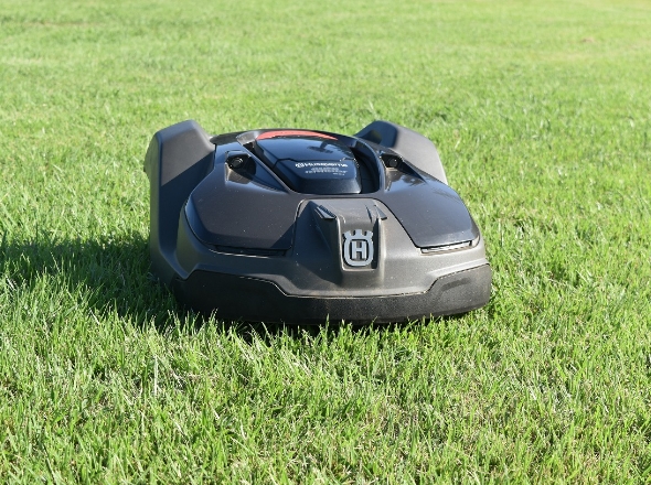 ロボット芝刈機Automower™（オートモア）