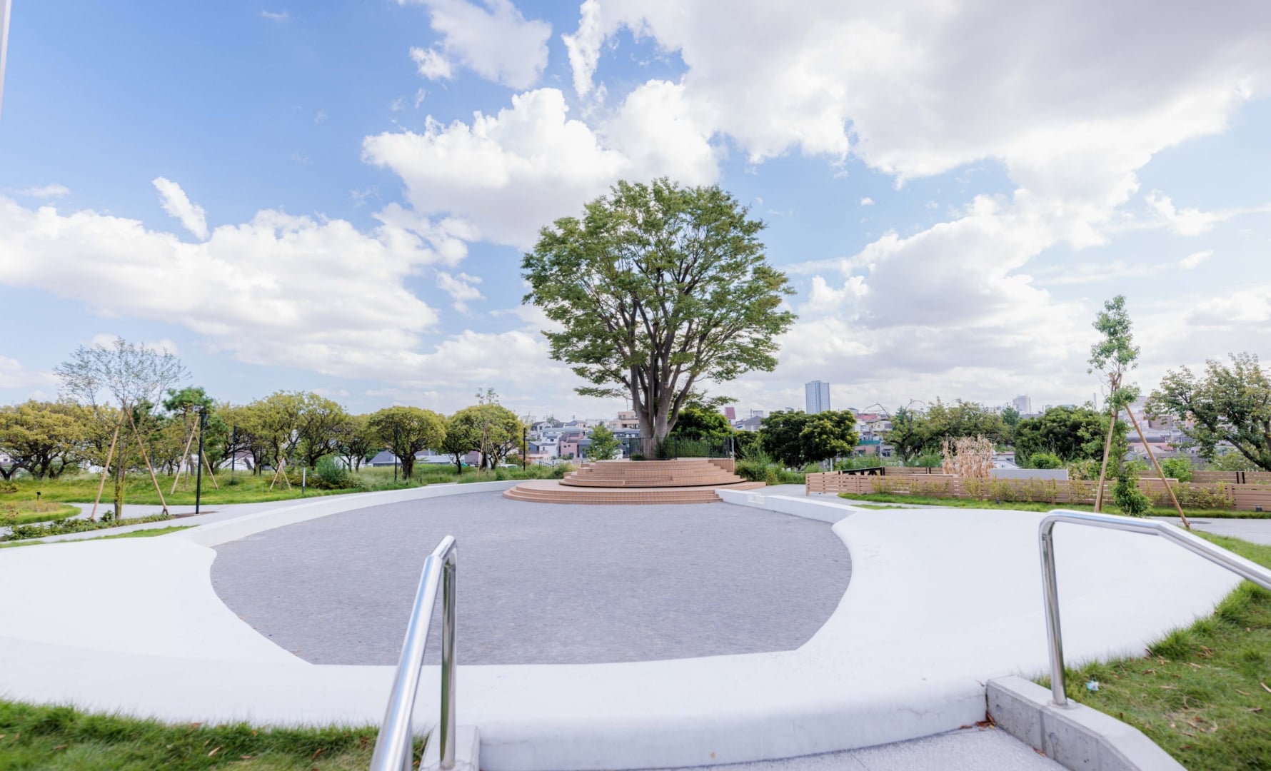 長く愛されてきた「名作団地」をより季節の移ろいが感じられる空間に。